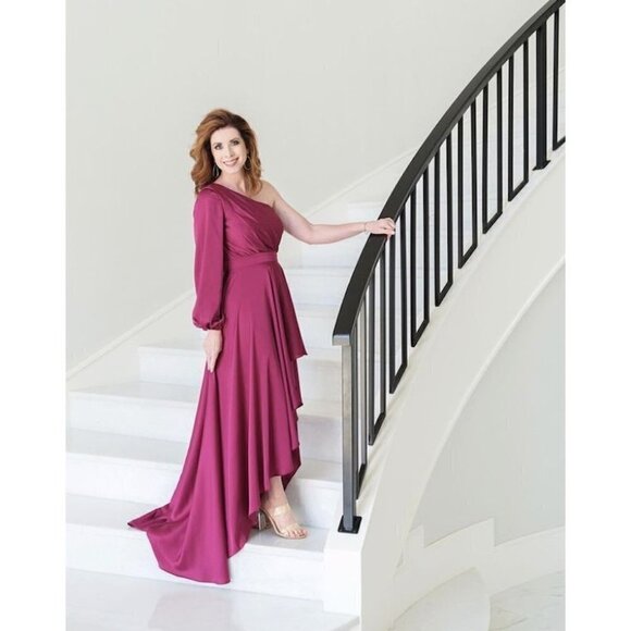 MAC DUGGAL One-Shoulder Long Sleeve Satin High/Low Gown in Berry Size US 0 - Picture 2 of 13